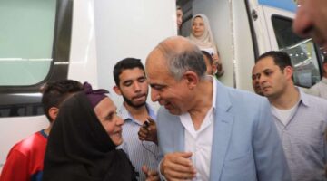 مسنة تناشد محافظ المنيا السفر إلى السعودية لأداء مناسك الحج أو العمرة.. وكدواني يستجيب