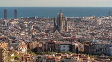 كنيسة العائلة المقدّسة في برشلونة.. الأعلى في العالم من حيث ارتفاع برجها