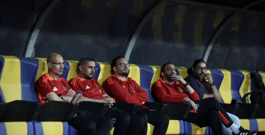كواليس ظهور الطبيب النفسي للأهلي في «أوضة اللبس» بعد لقاء صن داونز كواليس ظهور الطبيب النفسي للأهلي في «أوضة اللبس» بعد لقاء صن داونز