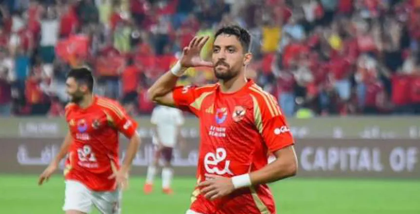 كولر يفاجئ طاهر محمد طاهر قبل مباراة الأهلي وصن داونز كولر يفاجئ طاهر محمد طاهر قبل مباراة الأهلي وصن داونز