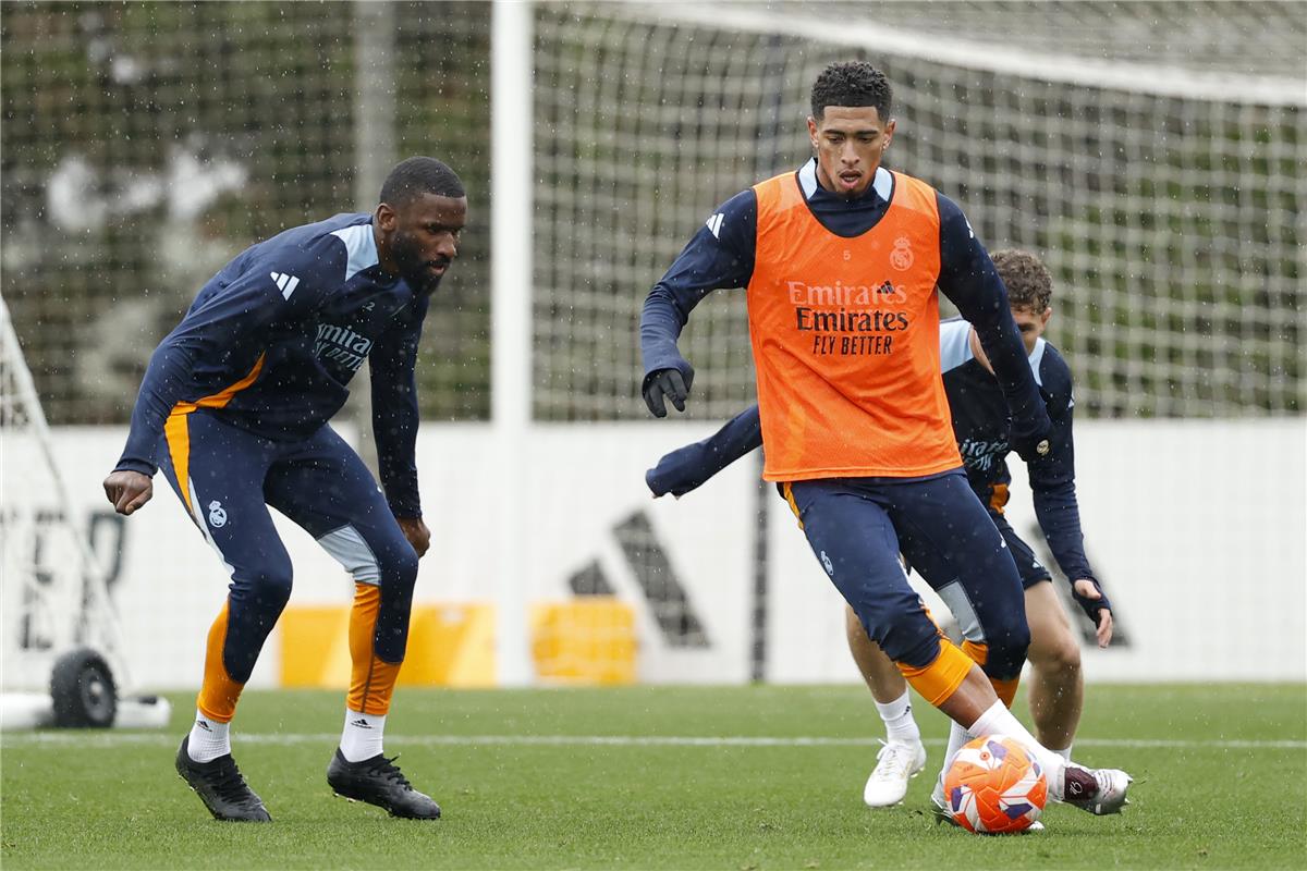 “لا نتعامل مع والدينا”.. بيلينجهام يعلق على مشادته مع روديجر قبل مباراة ريال مدريد وآرسنال “لا نتعامل مع والدينا”.. بيلينجهام يعلق على مشادته مع روديجر قبل مباراة ريال مدريد وآرسنال