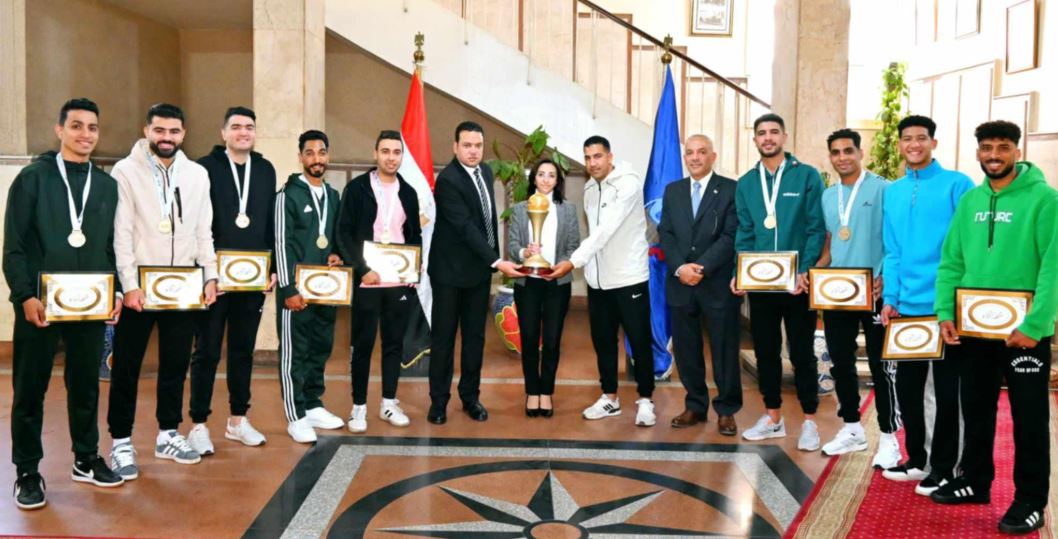 محافظ البحيرة تكرم فريق شباب دمنهور الفائز ببطولة الجمهورية للكرة الشراب