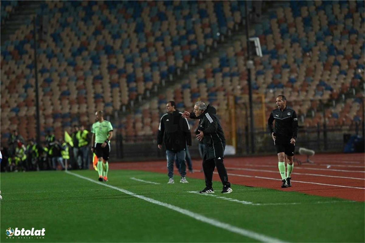 لاعب الأهلي السابق: كولر لا يصلح لقيادة الفريق.. ويرشح 7 مدربين للتواجد في الجهاز الجديد لاعب الأهلي السابق: كولر لا يصلح لقيادة الفريق.. ويرشح 7 مدربين للتواجد في الجهاز الجديد
