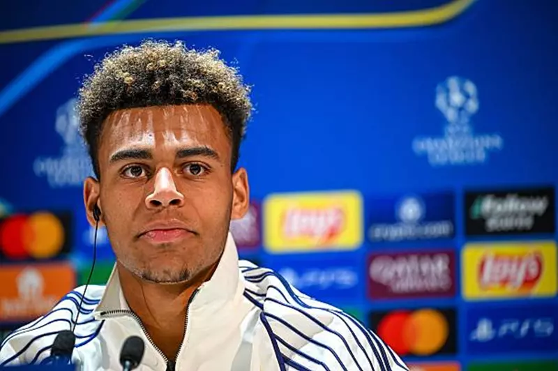 لاعب باريس سان جيرمان: أستون فيلا فريق جيد.. ونريد تقديم مباراة رائعة لاعب باريس سان جيرمان: أستون فيلا فريق جيد.. ونريد تقديم مباراة رائعة