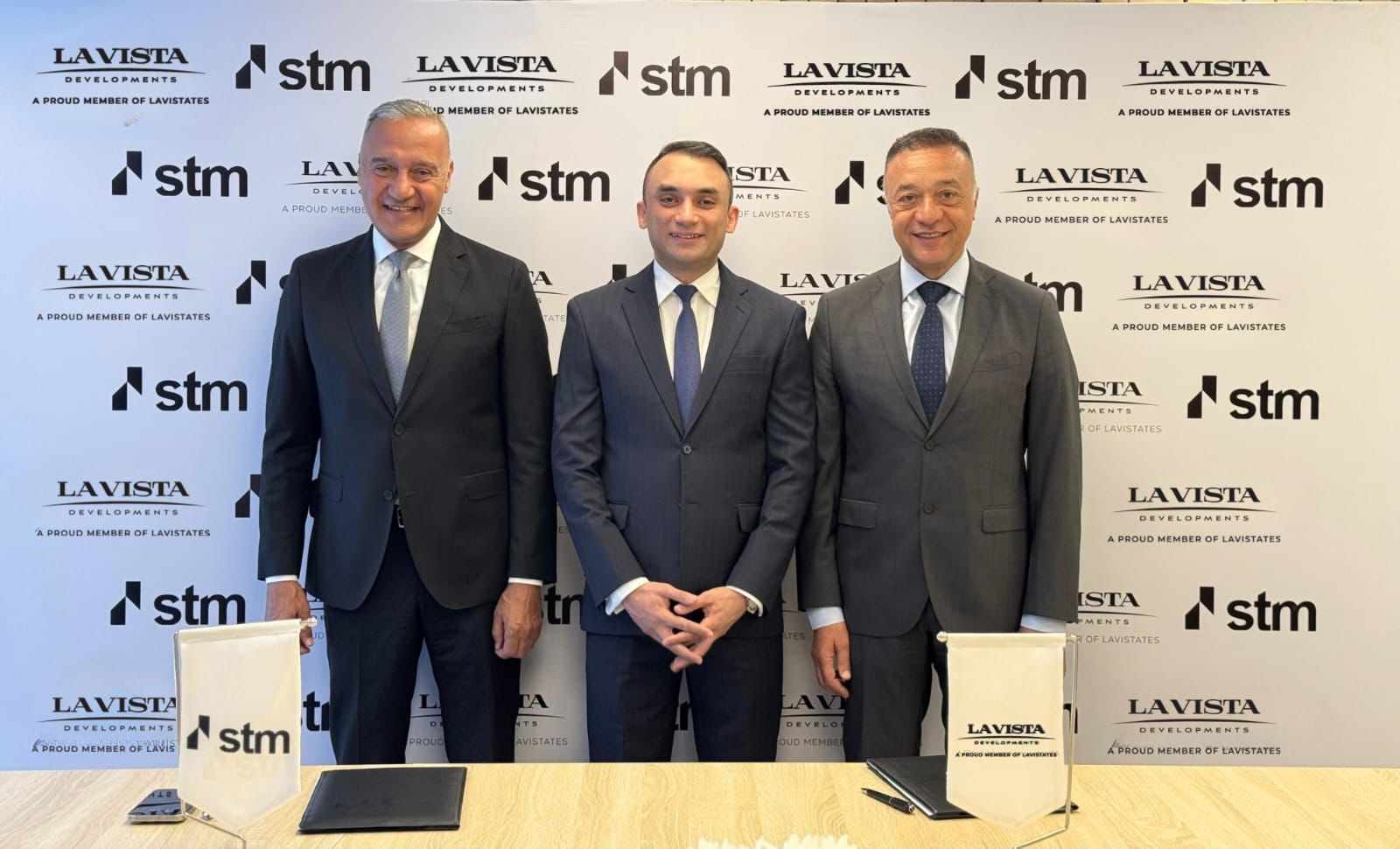 “لافيستا” توقع مذكرة تفاهم مع “STM” لتسويق مشروع “لافيستا سيتي” “لافيستا” توقع مذكرة تفاهم مع “STM” لتسويق مشروع “لافيستا سيتي”