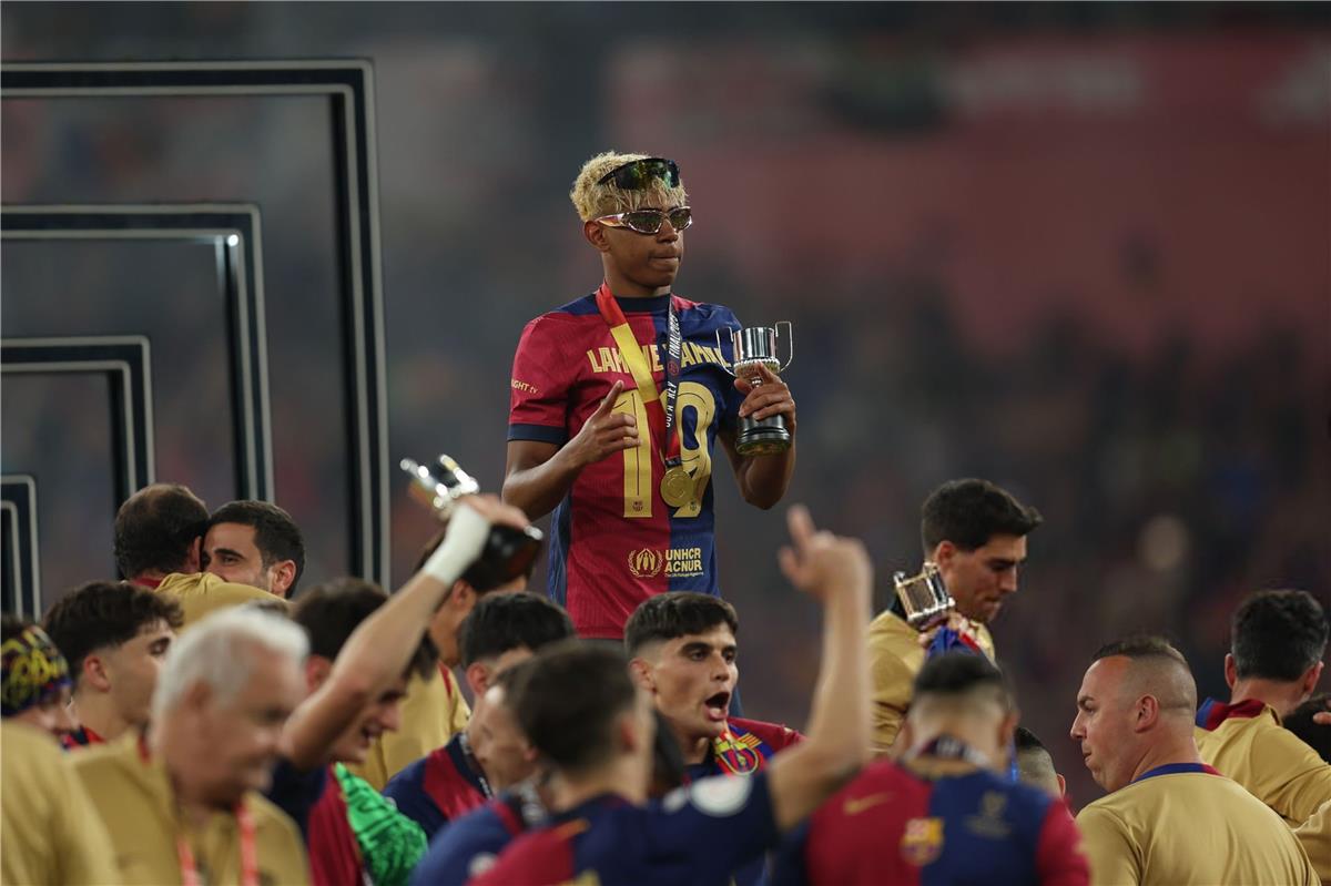 لامين يامال يستفز ريال مدريد بتصريح ساخر بعد تتويج برشلونة بكأس ملك إسبانيا لامين يامال يستفز ريال مدريد بتصريح ساخر بعد تتويج برشلونة بكأس ملك إسبانيا