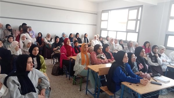 لقاء حول دور الأدب في تنمية المجتمعات للمواطنة بالمنيا لقاء حول دور الأدب في تنمية المجتمعات للمواطنة بالمنيا