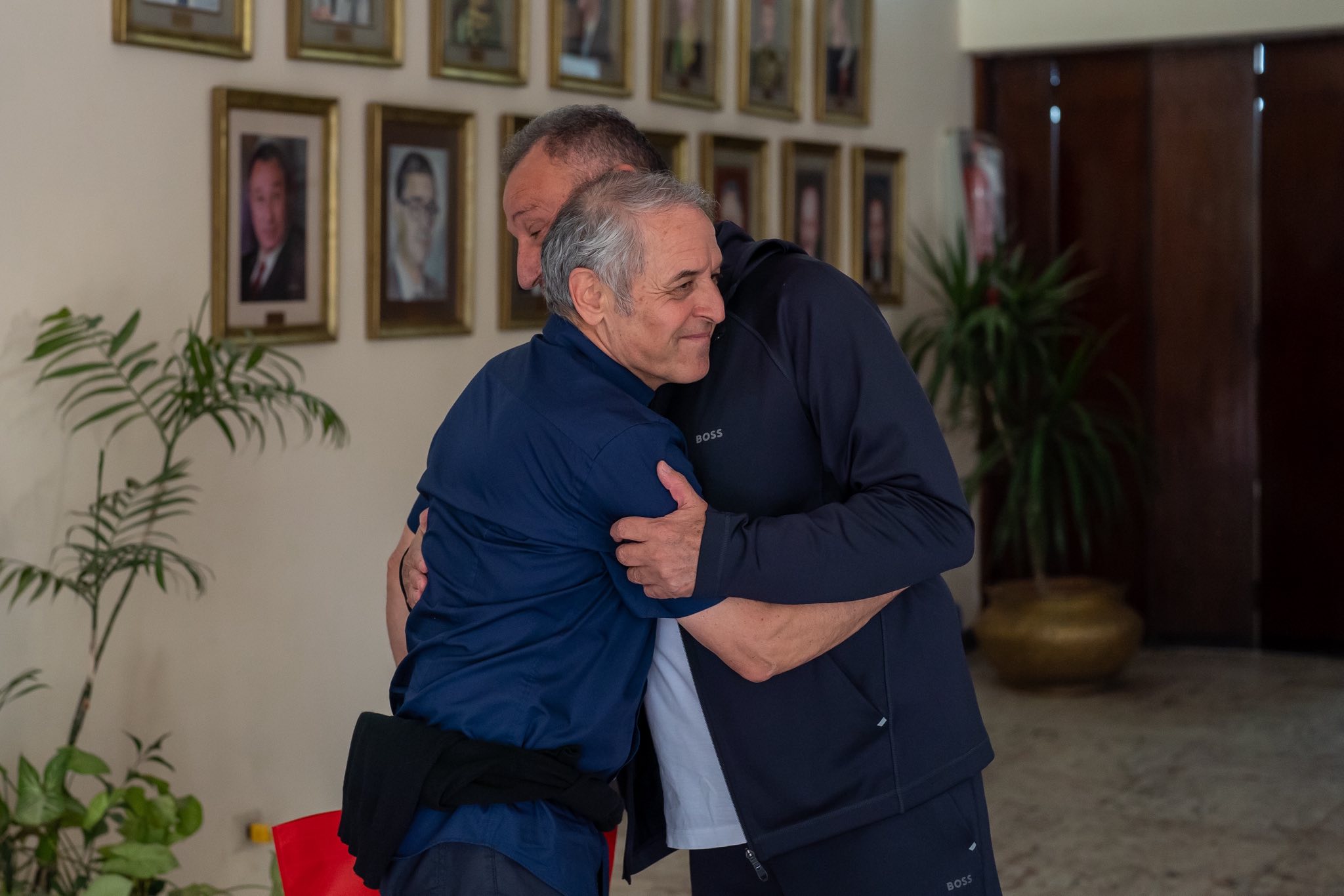 “للأسف انتهى وقتنا الممتع وسأستمر في متابعة الأهلي”.. رسائل وداع كولر “للأسف انتهى وقتنا الممتع وسأستمر في متابعة الأهلي”.. رسائل وداع كولر