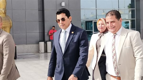 للمشاركة بمؤتمر «صوت مصر».. وزير الشباب والرياضة يصل إلى مطار الغردقة الدولي| صور للمشاركة بمؤتمر «صوت مصر».. وزير الشباب والرياضة يصل إلى مطار الغردقة الدولي| صور