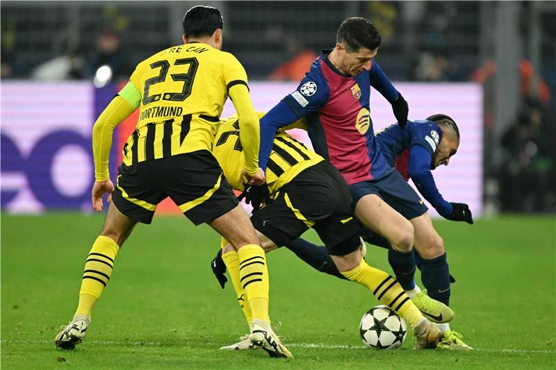 ليفاندوفسكي يقود هجوم برشلونة أمام دورتموند ليفاندوفسكي يقود هجوم برشلونة أمام دورتموند