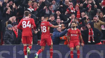 ليفربول يتوج بلقب الدوري الإنجليزي بعد الفوز على توتنهام بخماسية