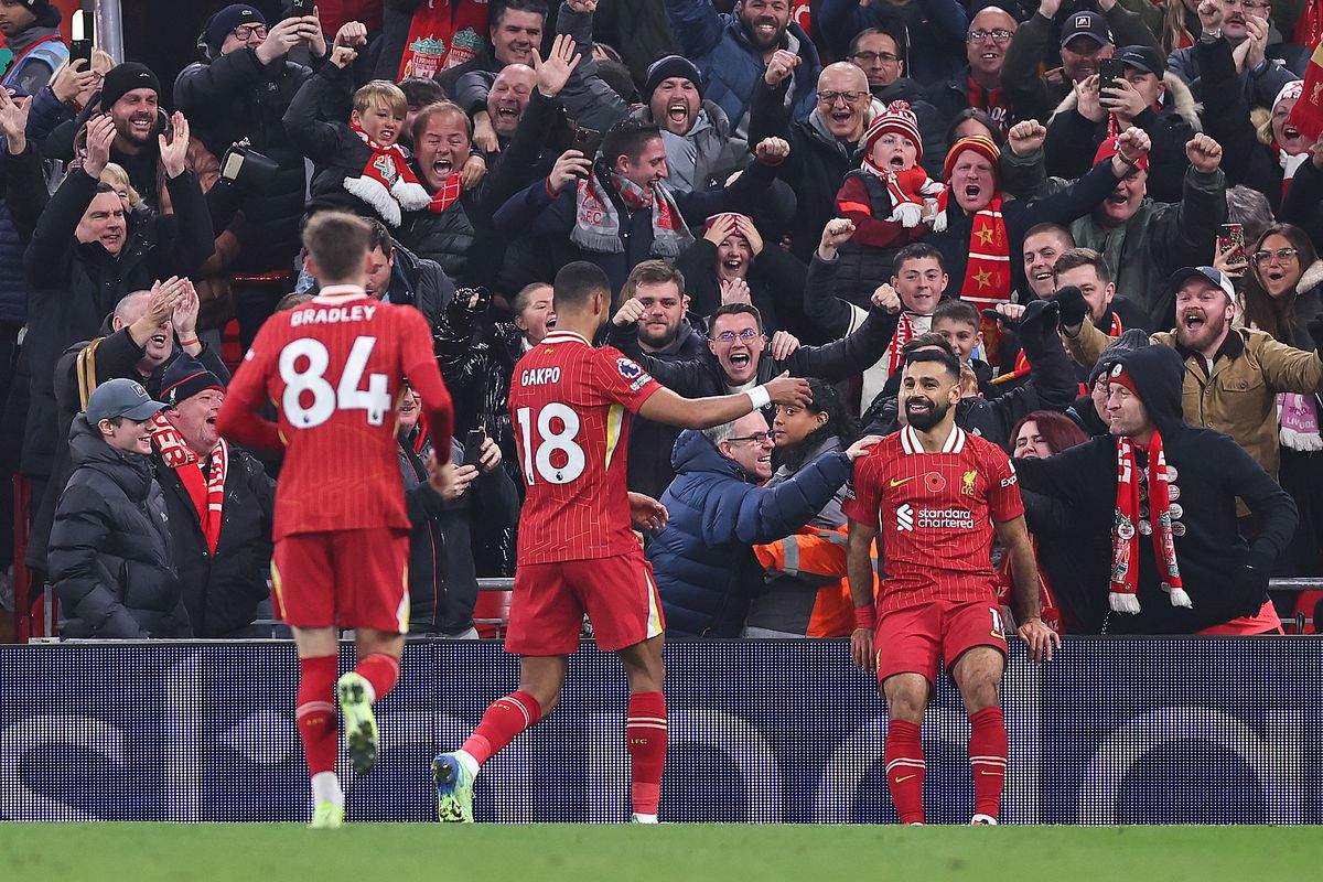 ليفربول يتوج بلقب الدوري الإنجليزي بعد الفوز على توتنهام بخماسية ليفربول يتوج بلقب الدوري الإنجليزي بعد الفوز على توتنهام بخماسية