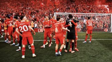 ليفربول يتوج موسمه الاستثنائي ويحسم لقب الدوري الإنجليزي