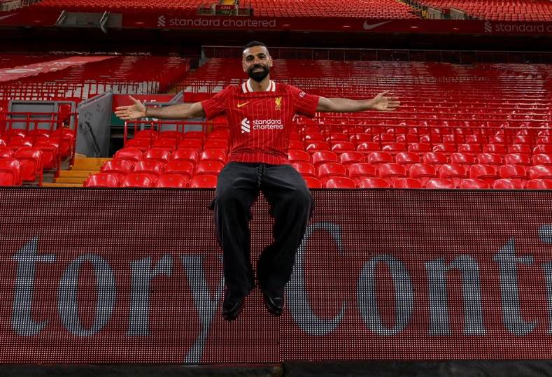 ليفربول يحتفي بتجديد عقد محمد صلاح: الرحلة لسه مكملة ليفربول يحتفي بتجديد عقد محمد صلاح: الرحلة لسه مكملة