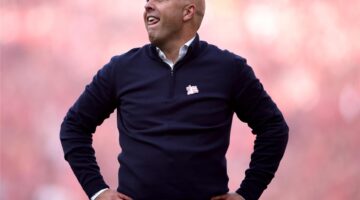 ليفربول يحدد 3 صفقات لدعم سلوت