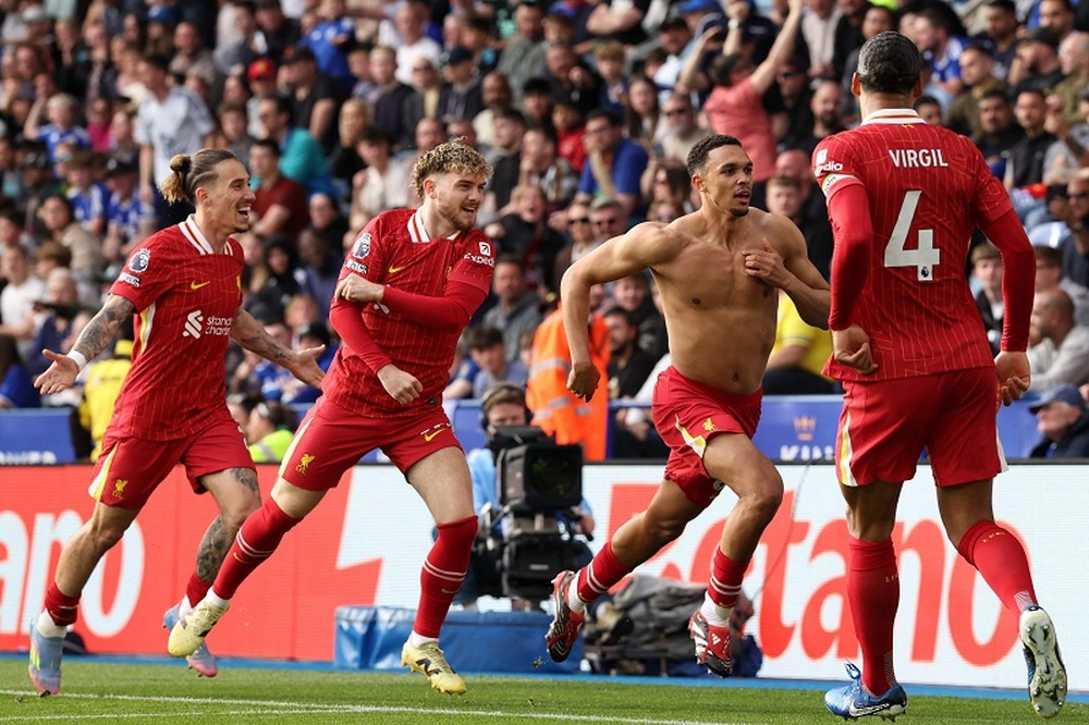 ليفربول يقترب من التتويج بلقب الدوري الإنحليزي بفوزه على ليستر سيتي 1 / صفر ليفربول يقترب من التتويج بلقب الدوري الإنحليزي بفوزه على ليستر سيتي 1 / صفر