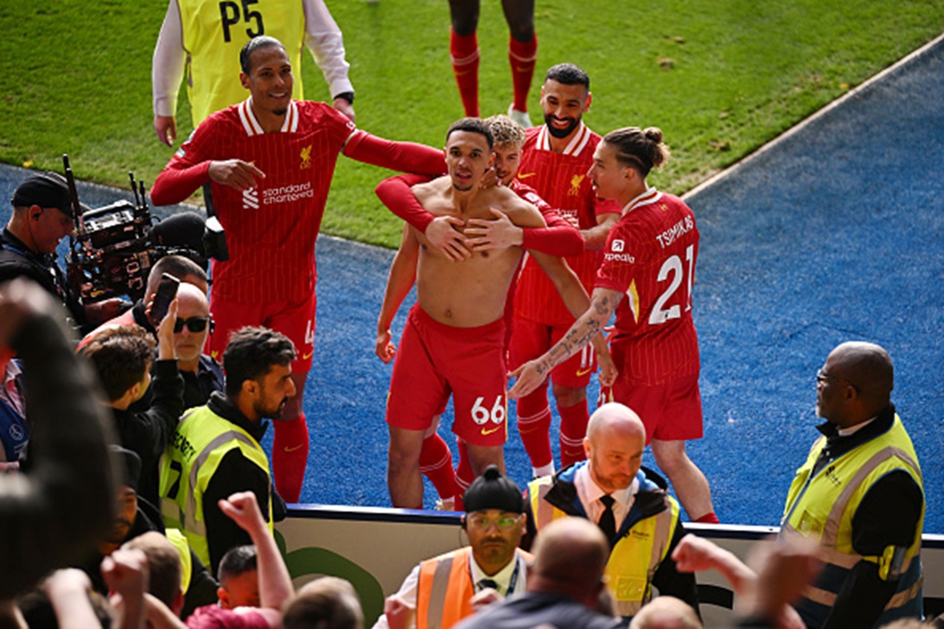 ليفربول يلامس لقب البريميرليج.. ويؤكد هبوط ليستر ليفربول يلامس لقب البريميرليج.. ويؤكد هبوط ليستر