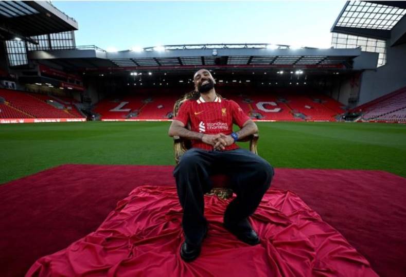 ليفربول يهدي جماهيره قميص صلاح مجانًا احتفالًا بتجديد عقد الملك المصري ليفربول يهدي جماهيره قميص صلاح مجانًا احتفالًا بتجديد عقد الملك المصري