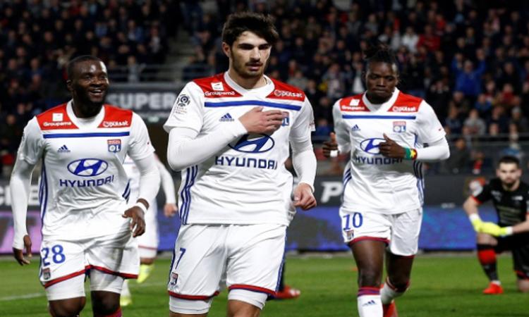 ليون يحقق فوزا ثمينا على أوكسير 3-1 في الدوري الفرنسي ليون يحقق فوزا ثمينا على أوكسير 3-1 في الدوري الفرنسي