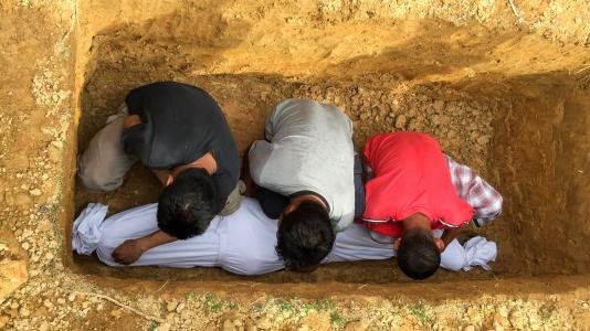 ما حكم الصلاة على ميت مديون؟ .. دار الإفتاء تجيب ما حكم الصلاة على ميت مديون؟ .. دار الإفتاء تجيب