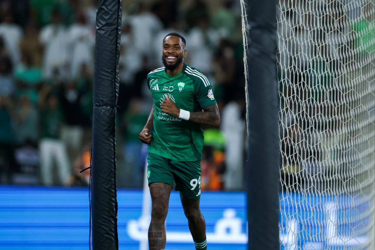 ماذا فعل إيفان توني مع جماهير الأهلي قبل مواجهة الهلال؟ ماذا فعل إيفان توني مع جماهير الأهلي قبل مواجهة الهلال؟
