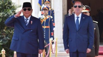ماذا وراء زيارة الرئيس الإندونيسي لمصر؟ هل للأمر علاقة بموافقته على استضافة الجرحى الفلسطينيين؟ وما معنى أن يحرّض خطيب الجامع الأزهر على قتال اليهود” الملاعين ” في خطبة الجمعة أمس خلافا لموقف المفتي؟