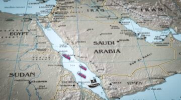 ماذا يعني طلب ترامب إعفاء السفن الأميركية من الرسوم بقناتي السويس وبنما؟