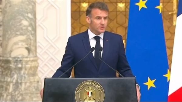ماكرون يغادر مصر عبر مطار العريش بعد زيارة استمرت 3 أيام ماكرون يغادر مصر عبر مطار العريش بعد زيارة استمرت 3 أيام