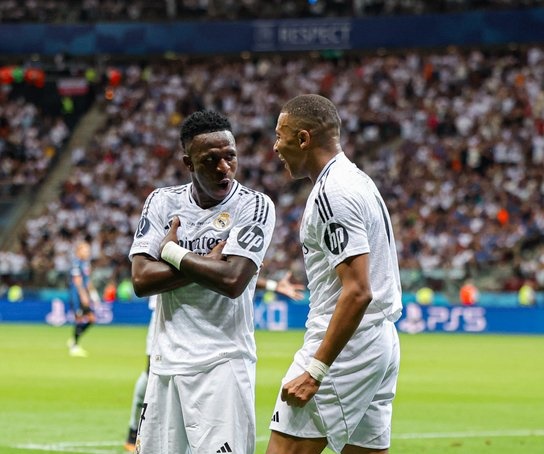 مبابي: لا أتخيل ريال مدريد بدون فينيسيوس.. ورونالدو قدوتي منذ الطفولة مبابي: لا أتخيل ريال مدريد بدون فينيسيوس.. ورونالدو قدوتي منذ الطفولة