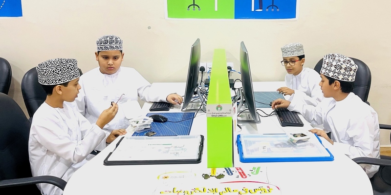 مبادراتٌ وخططٌ تربويّةٌ لتعزيز بيئة التعليم المستدام في محافظة ظفار