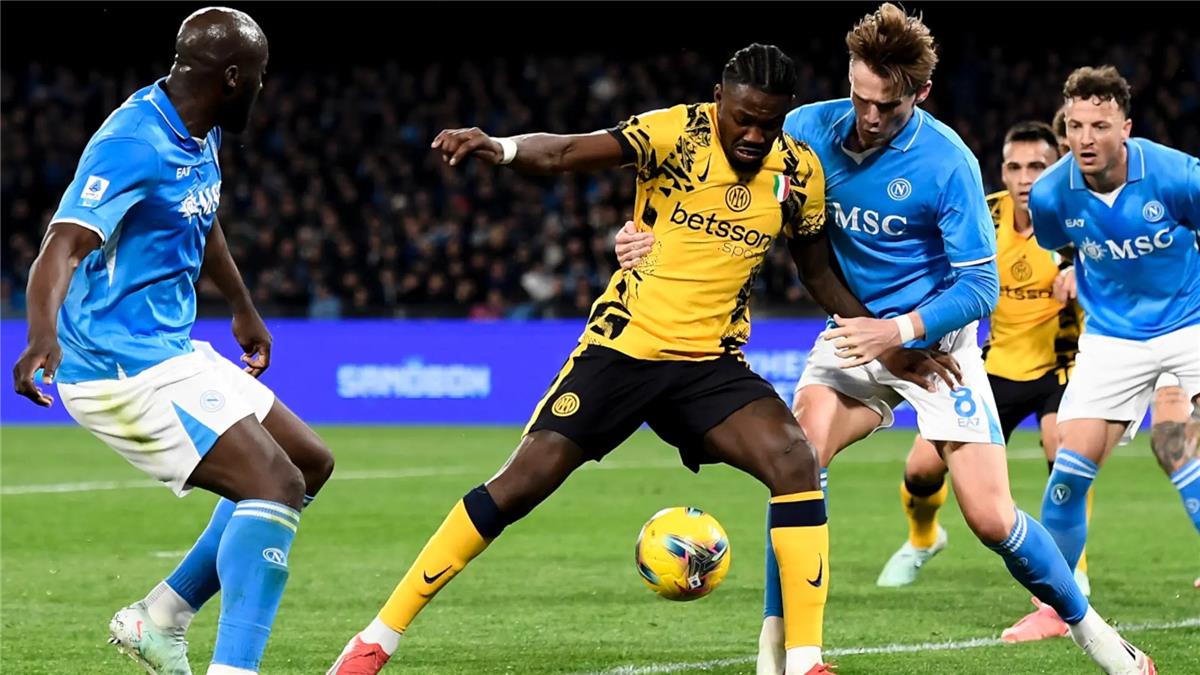 مباراة فاصلة قد تحدد بطل الدوري الإيطالي.. وعقبة تواجه الكالتشيو مباراة فاصلة قد تحدد بطل الدوري الإيطالي.. وعقبة تواجه الكالتشيو