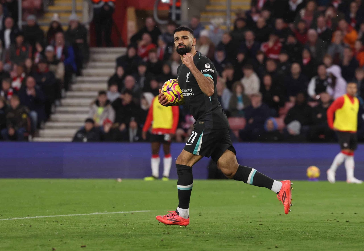 صلاح مهدد بالغياب عن ليفربول 10 مباريات بسبب قرار الفيفا صلاح مهدد بالغياب عن ليفربول 10 مباريات بسبب قرار الفيفا