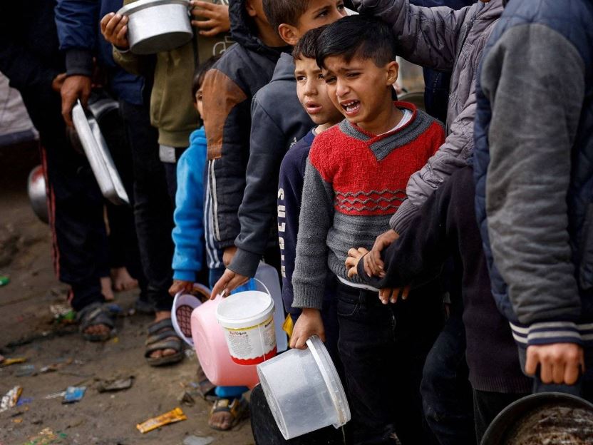 صحة غزة: 60 ألف طفل مهددون بالموت لسوء التغذية.. ونخشى توقف أقسام العمليات خلال أيام