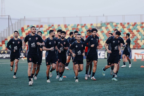 محاضرة فنية للاعبي الأهلي قبل ساعات من مواجهة الهلال السوداني محاضرة فنية للاعبي الأهلي قبل ساعات من مواجهة الهلال السوداني