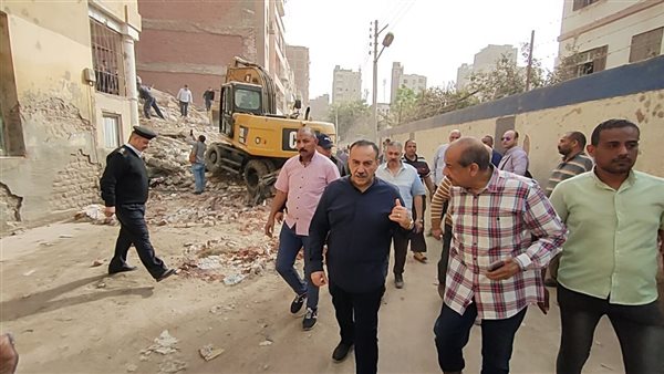 محافظ أسيوط يتفقد موقع إنهيار العقار بحي شرق محافظ أسيوط يتفقد موقع إنهيار العقار بحي شرق