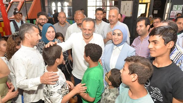محافظ أسيوط يشارك أطفال داري “الحنان والصفا” بشم النسيم محافظ أسيوط يشارك أطفال داري “الحنان والصفا” بشم النسيم
