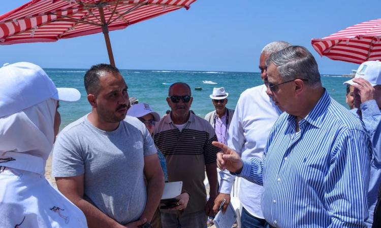 محافظ الإسكندرية يقود حملة مكبرة لمتابعة جاهزية الشواطئ لاستقبال المصطافين محافظ الإسكندرية يقود حملة مكبرة لمتابعة جاهزية الشواطئ لاستقبال المصطافين
