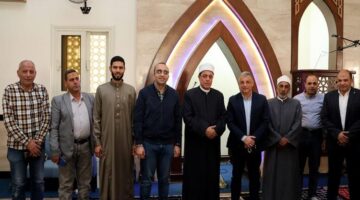 محافظ الإسماعيلية يؤدي شعائر صلاة الجمعة بمسجد الهدى