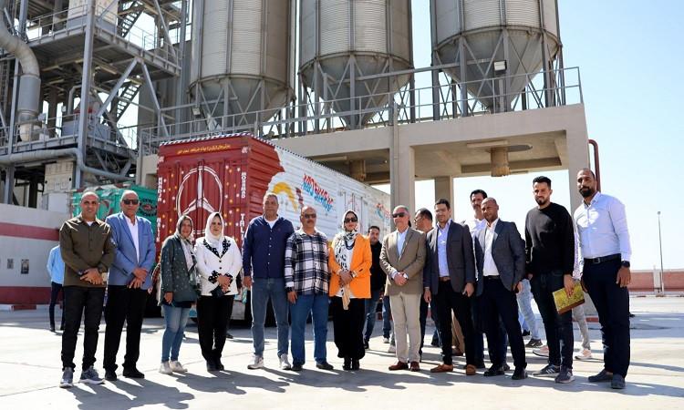 محافظ الإسماعيلية يتفقد صوامع القمح بأبوصوير ويتابع عملية توريد المزارعين محافظ الإسماعيلية يتفقد صوامع القمح بأبوصوير ويتابع عملية توريد المزارعين