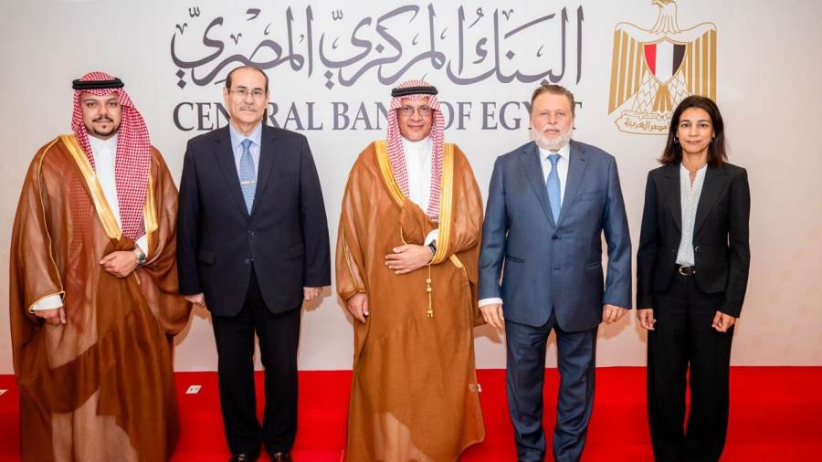 محافظ البنك المركزي المصري يلتقي الأمين العام للمجلس التنسيقي المصري السعودي لبحث أوجه التعاون المشترك محافظ البنك المركزي المصري يلتقي الأمين العام للمجلس التنسيقي المصري السعودي لبحث أوجه التعاون المشترك