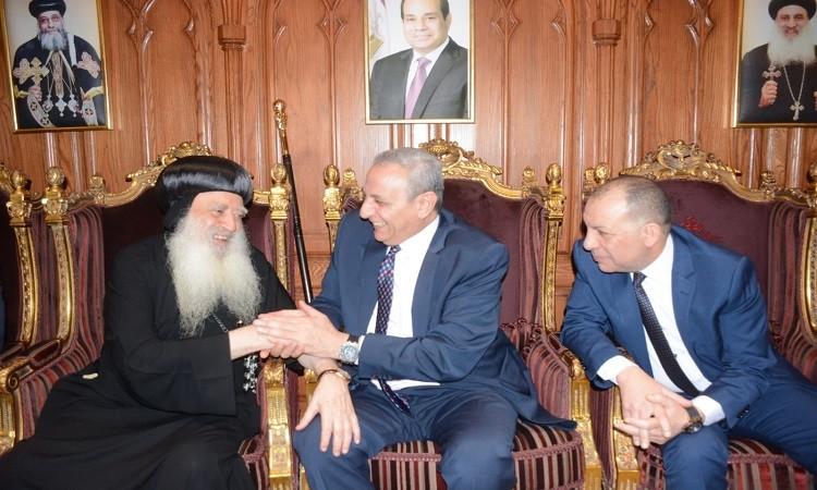 محافظ الغربية يهنئ الأقباط بعيد القيامة ويوزع هدايا الرئيس محافظ الغربية يهنئ الأقباط بعيد القيامة ويوزع هدايا الرئيس