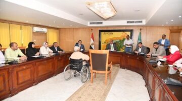 محافظ الفيوم يستمع لشكاوى المواطنين ويوجه بحلول فورية