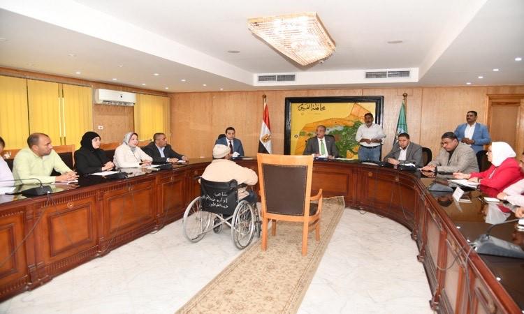 محافظ الفيوم يستمع لشكاوى المواطنين ويوجه بحلول فورية محافظ الفيوم يستمع لشكاوى المواطنين ويوجه بحلول فورية
