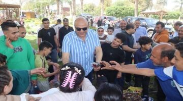 محافظ القليوبية يتفقد حدائق القناطر الخيريةويشارك المواطنين فرحة عيد الربيع
