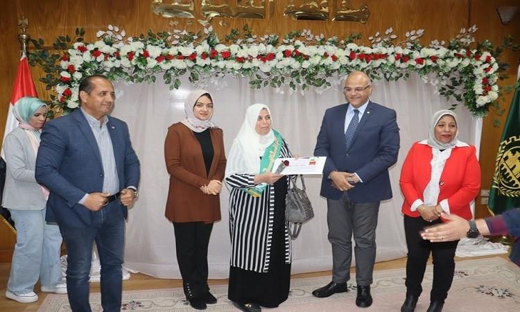 محافظ القليوبية يكرم الأيتام والأمهات المثاليات والابن المثالي بالقليوبية محافظ القليوبية يكرم الأيتام والأمهات المثاليات والابن المثالي بالقليوبية