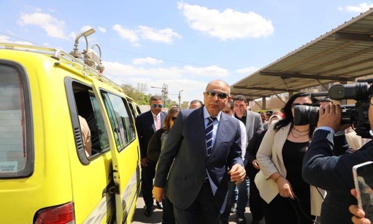 محافظ المنيا يتفقد مواقف الأجرة ويؤكد تطبيق التعريفة الجديدة محافظ المنيا يتفقد مواقف الأجرة ويؤكد تطبيق التعريفة الجديدة