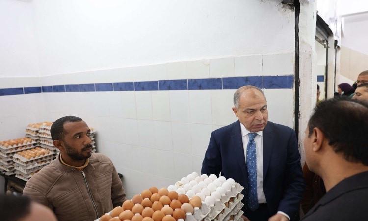 محافظ المنيا يطرح كرتونة البيض بـ 120جنيهًا دعمًا للمواطنين في أعياد الربيع محافظ المنيا يطرح كرتونة البيض بـ 120جنيهًا دعمًا للمواطنين في أعياد الربيع