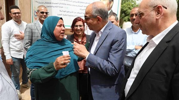 محافظ المنيا يمنح شقة سكنية لسيدة في مغاغة محافظ المنيا يمنح شقة سكنية لسيدة في مغاغة