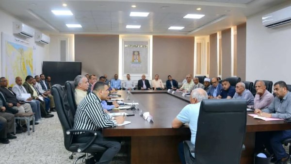 محافظ الوادي الجديد يترأس اجتماعًا موسعًا لمناقشة تحسين بيئة العمل وتعزيز جودة الخدمات محافظ الوادي الجديد يترأس اجتماعًا موسعًا لمناقشة تحسين بيئة العمل وتعزيز جودة الخدمات