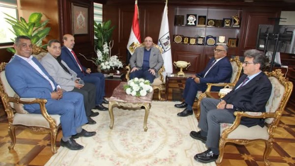 محافظ بني سويف يلتقي النقيب العام للأطباء البيطريين لمناقشة بعض الملفات محافظ بني سويف يلتقي النقيب العام للأطباء البيطريين لمناقشة بعض الملفات